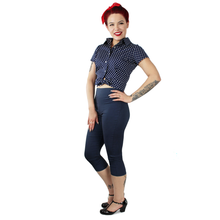 Load image into Gallery viewer, Model wearing top with capri pants, side