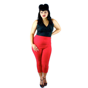 Model wering black top with red capri pants 