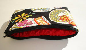 Cloth wallet, Pictured from the side 